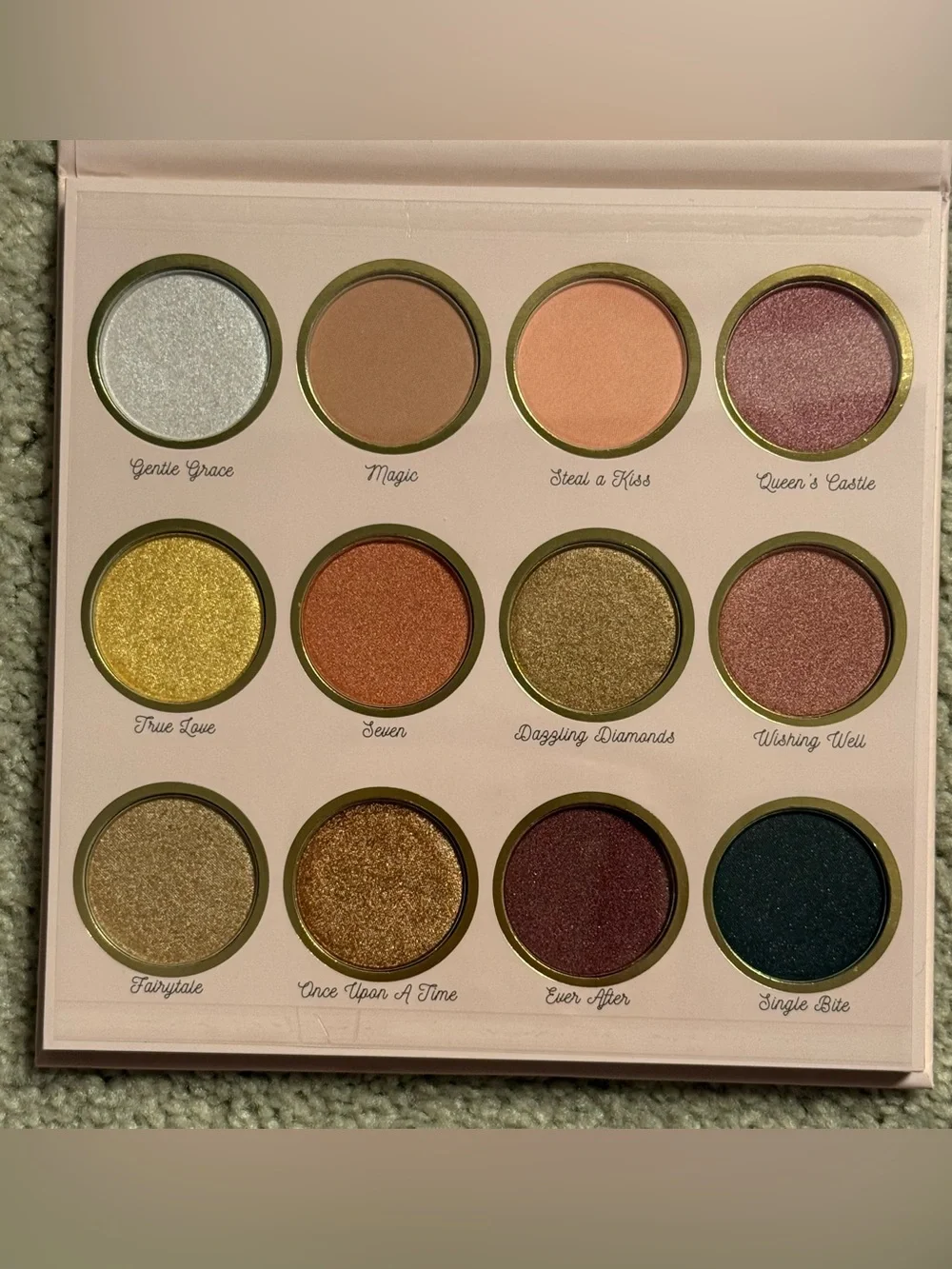 Disney's Snow White And The Seven Dwarfs - 12 Color Eyeshadow Palette - New